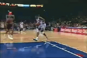 看nba至今,最让你笑到崩溃的球场搞笑瞬间是什么?