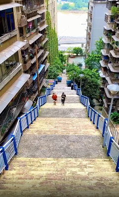 重庆人都不胖的原因找到了:是个适合运动的城市,网友热议:在重庆读书太真实了,(最新发布)