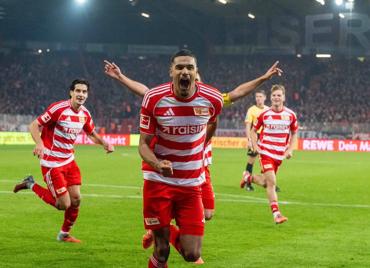 以增程缓解焦虑
，「换壳」霸王龙埃安 i60 预售 11.98 万元起