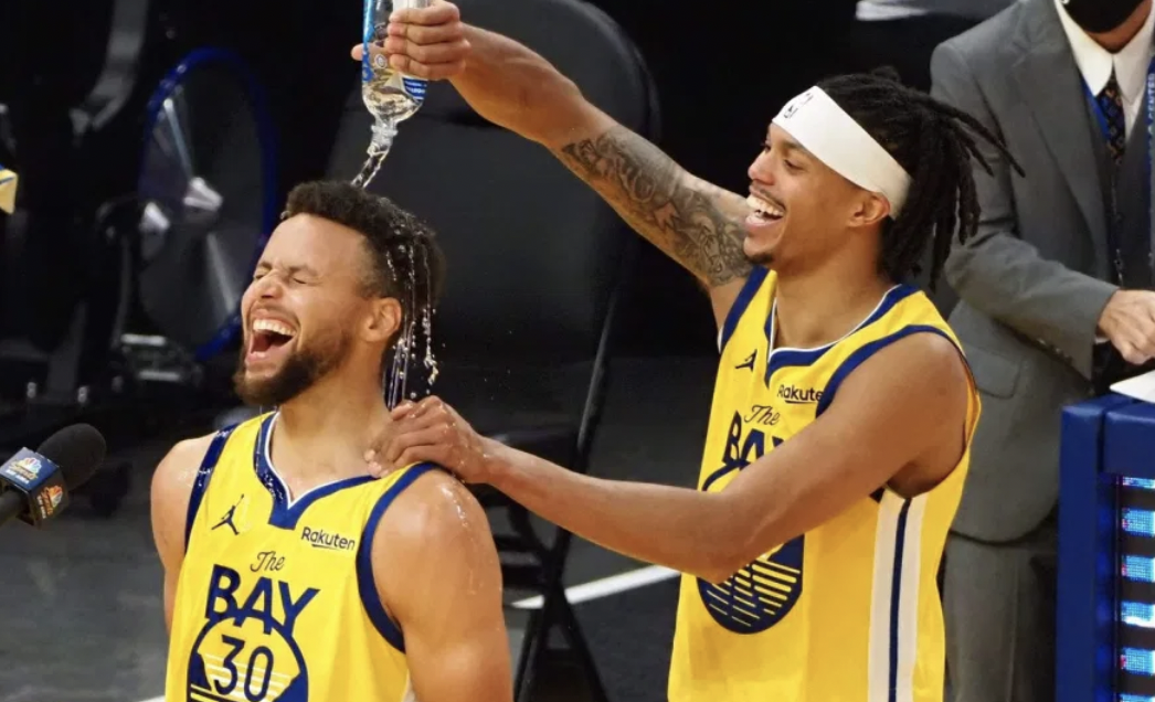 勇士本场共送出了41记助攻，创新赛季单场助攻数纪录