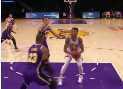 年轻人不讲武德！温德尔-卡特篮下隔扣詹姆斯