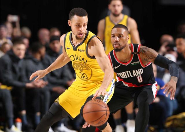 库里生涯常规赛对阵开拓者场均26.7分，季后赛场均33.4分