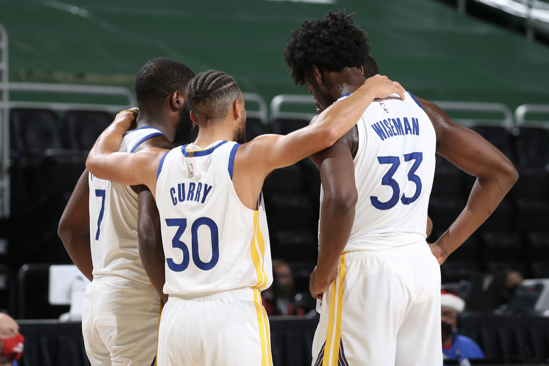 勇士近五场比赛命中率高达47.5%三分39.1%，场均25.8助攻