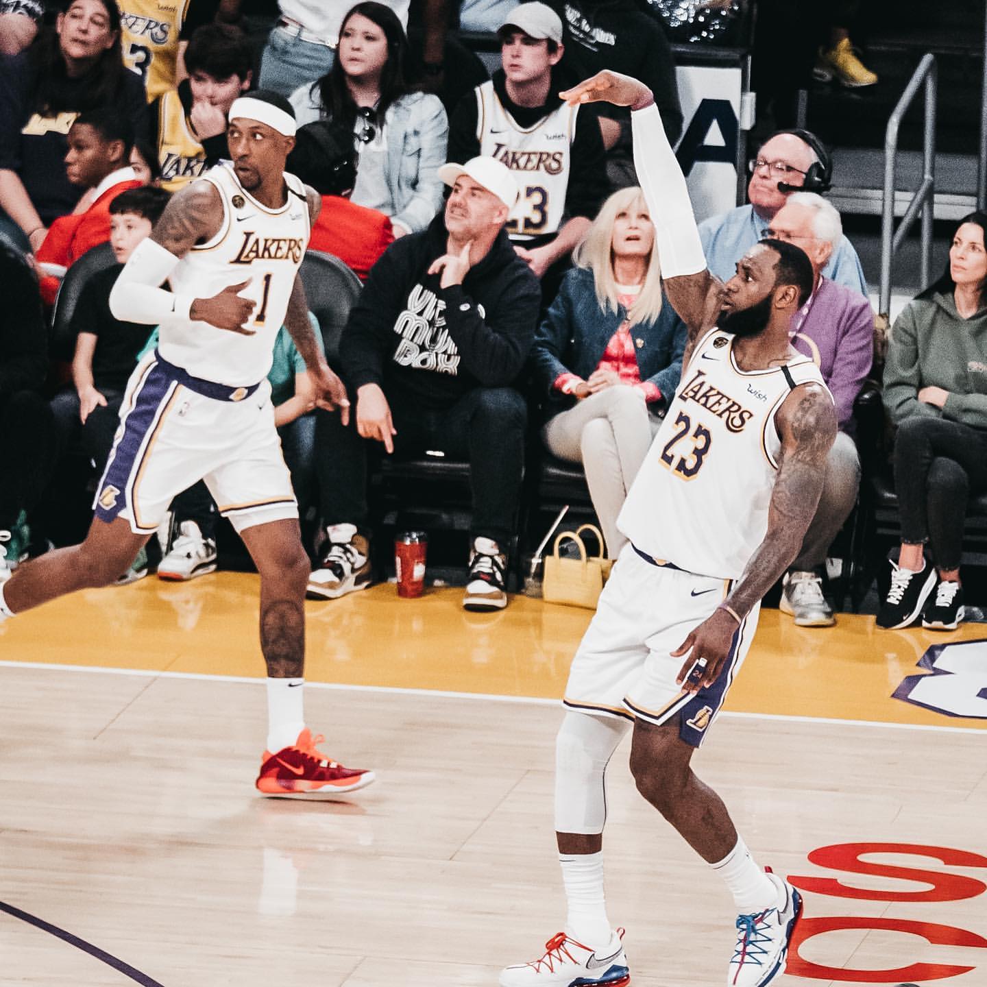 伤病报告：詹姆斯、波普明日出战成疑，卡鲁索缺席