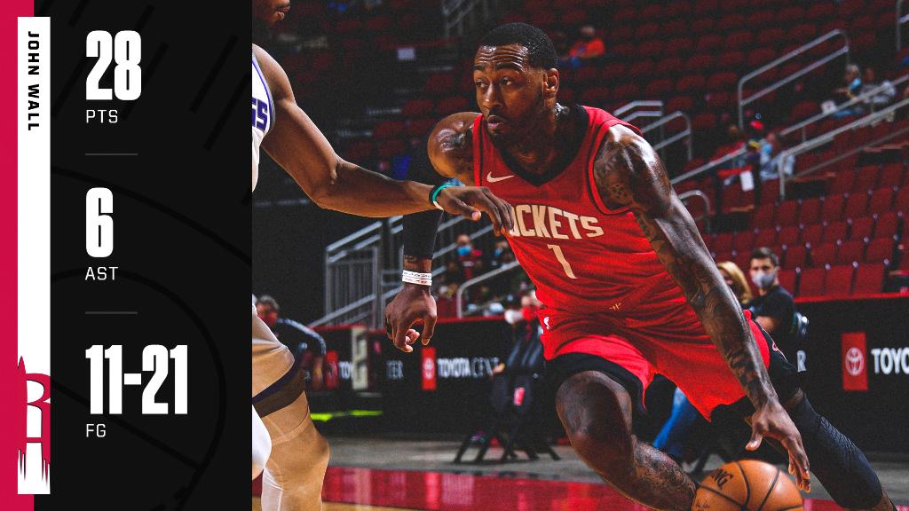 强势归来！沃尔在缺战两年后的头两战共得到50分，比肩乔丹