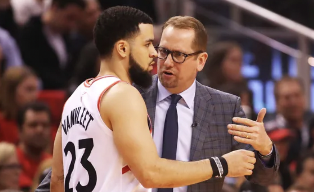 纳斯：范弗利特在暂停后有点生气了，随后他引领了球队进攻