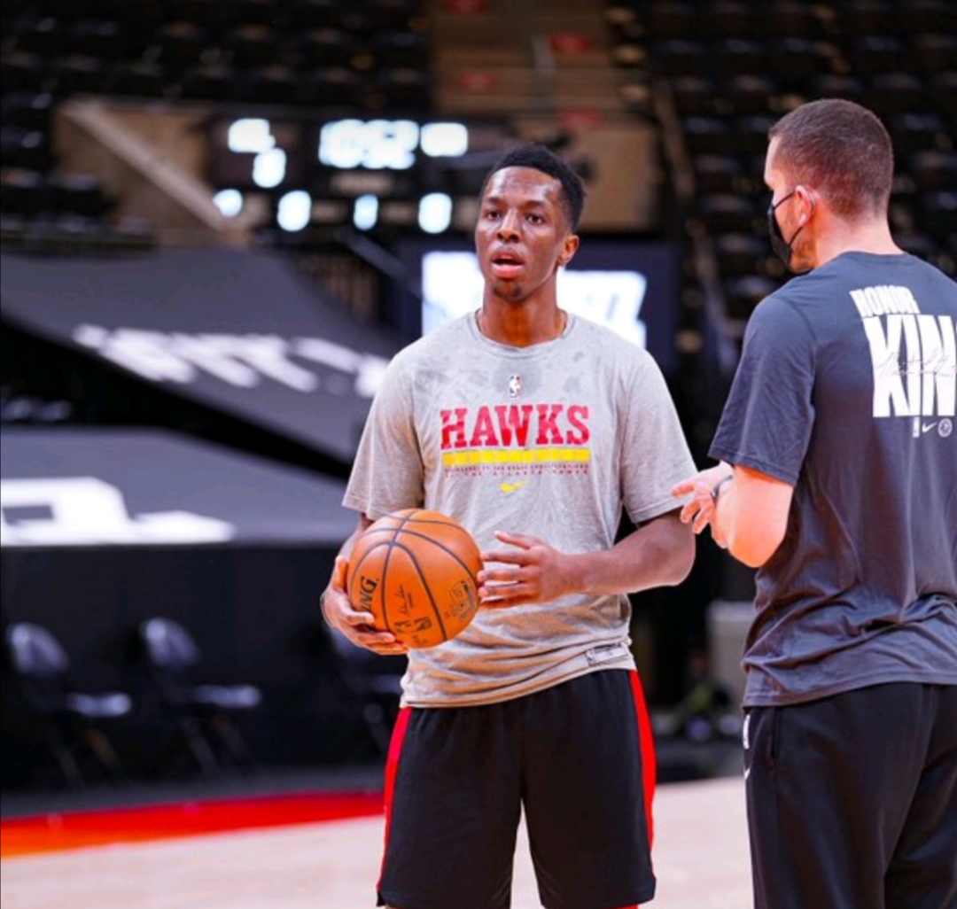 奥孔古NBA首秀后发推感慨：很高兴回到球场