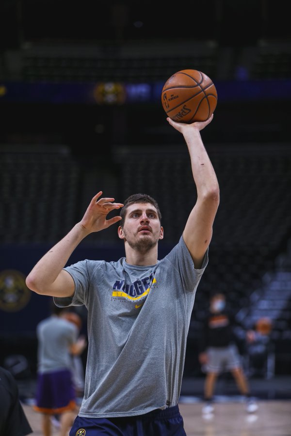 新年第一战！掘金官方晒球员训练照为比赛预热