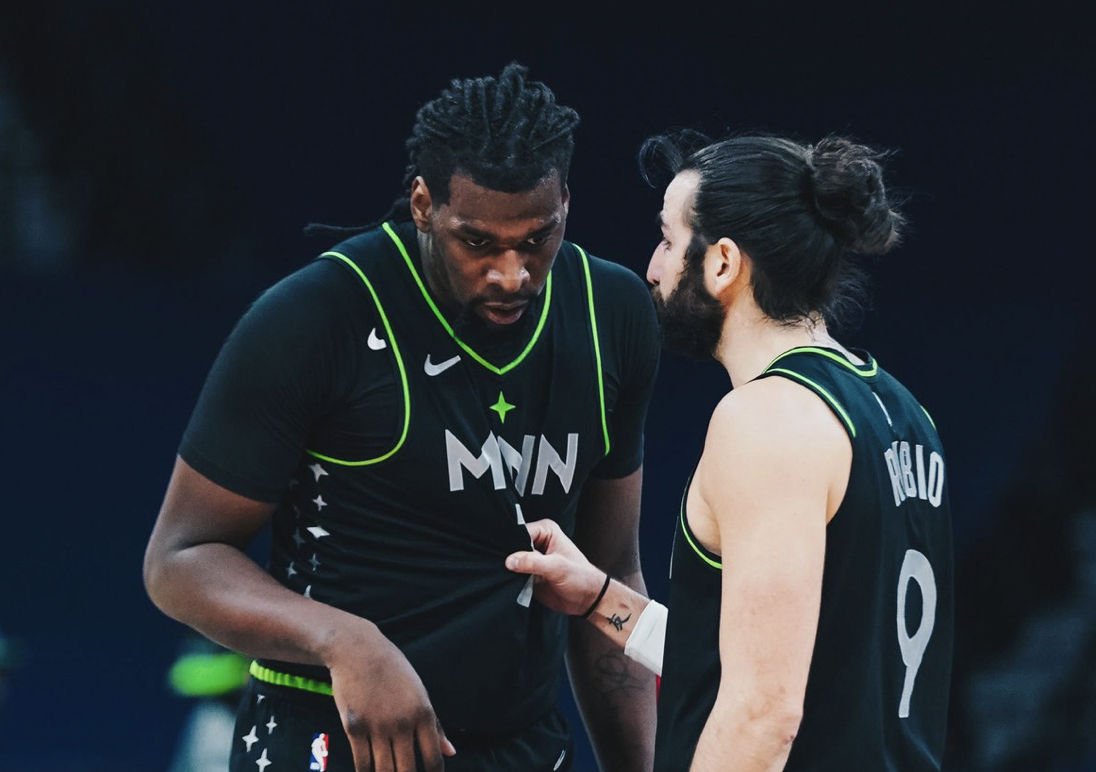 球场指挥官！森林狼官方晒卢比奥赛场照与球迷分享