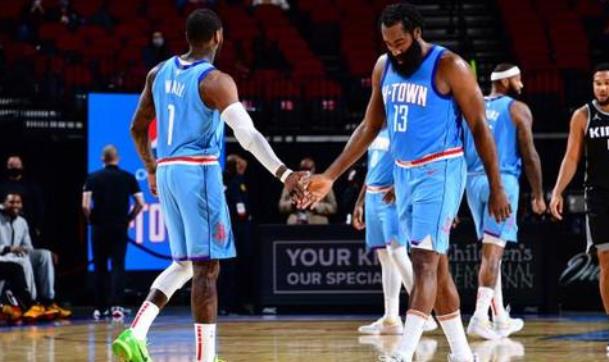 赛拉斯：对手会包夹哈登，沃尔持球可以让哈登打得更轻松