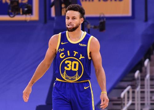 状态回升！库里开赛前三场与近六场三分命中率对比