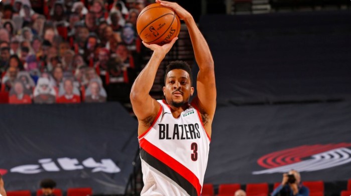 麦科勒姆前8战命中38记三分，库里外唯一一人