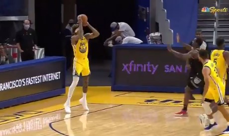 乌布雷第三节三分3中3，本场比赛之前三分30中2