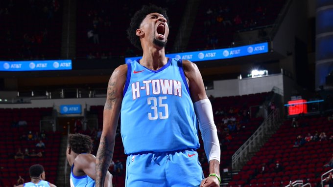 伍德赛季前13场场均23.4分10.8板，队史比肩大梦