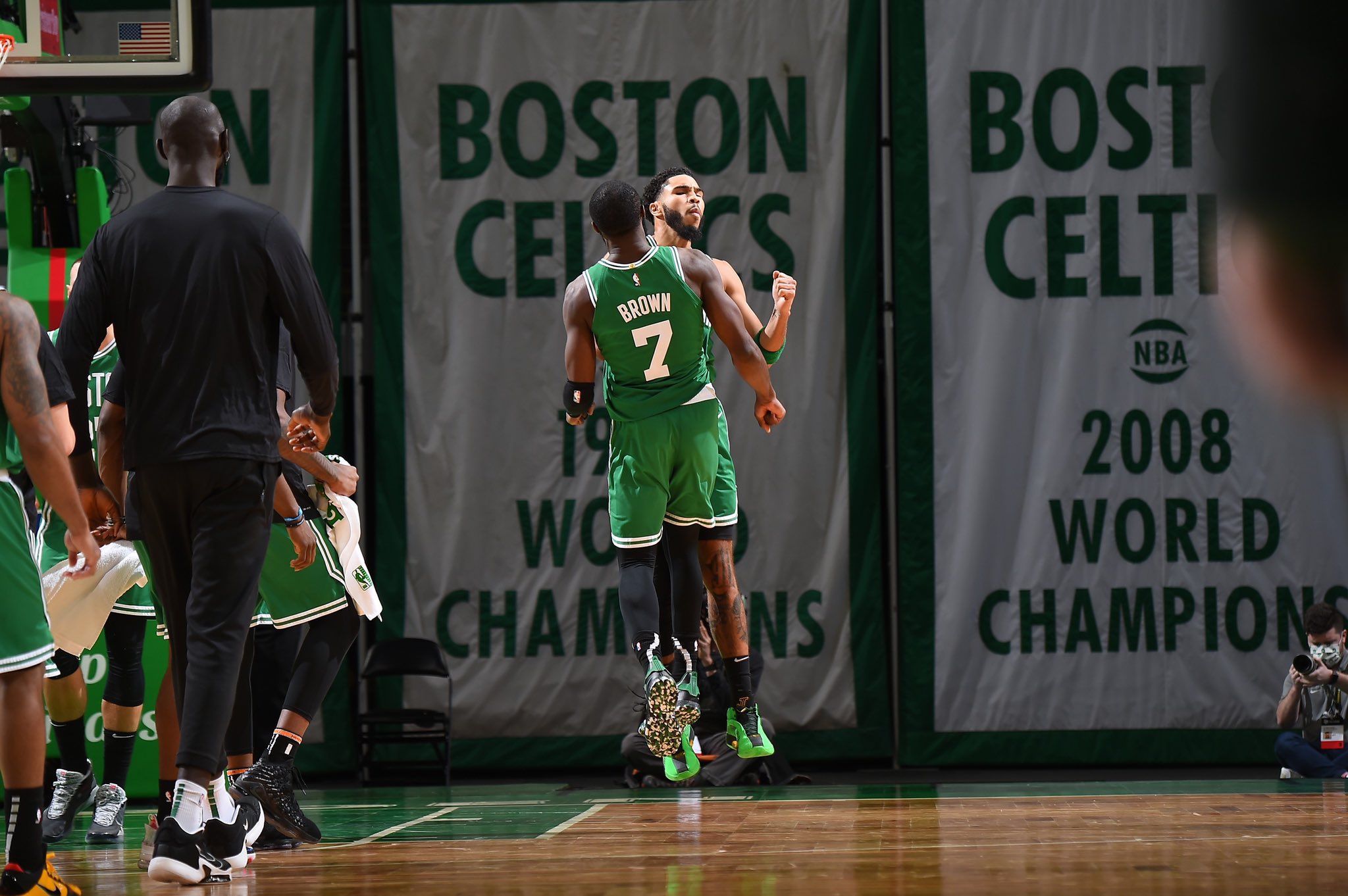 杰伦塔特姆前八场比赛均得到200+，比肩伯德麦克海尔