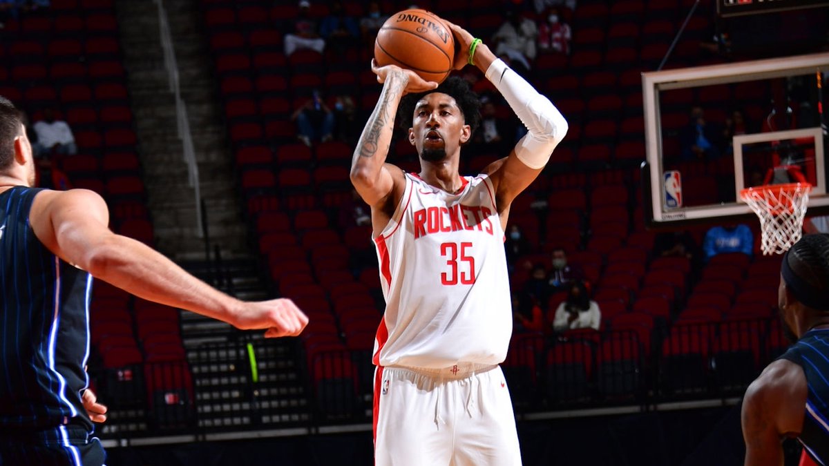 伍德最近11场比赛都得到20+，50年首位打出该数据的落选秀