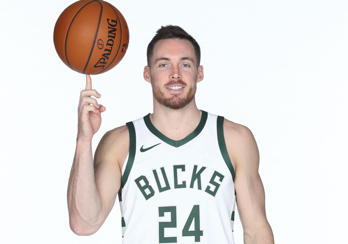 NBA官推祝贺雄鹿球员帕特-康诺顿28岁生日快乐插图 NBA官推祝贺雄鹿球员帕特-康诺顿28岁生日快乐插图