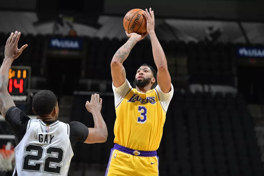 沃格尔：新的一年浓眉会提升到更高境界，他从不满足