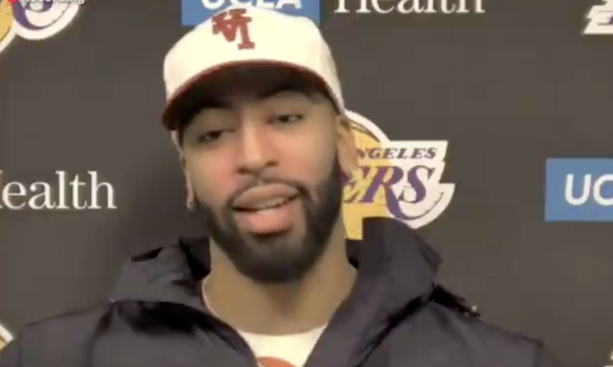 戴维斯：教练让我场均投五个三分，我现在很自信