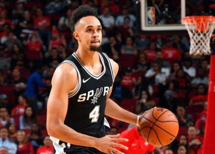 手感冰冷！怀特全场11中1，仅得2分2篮板3助攻1抢断