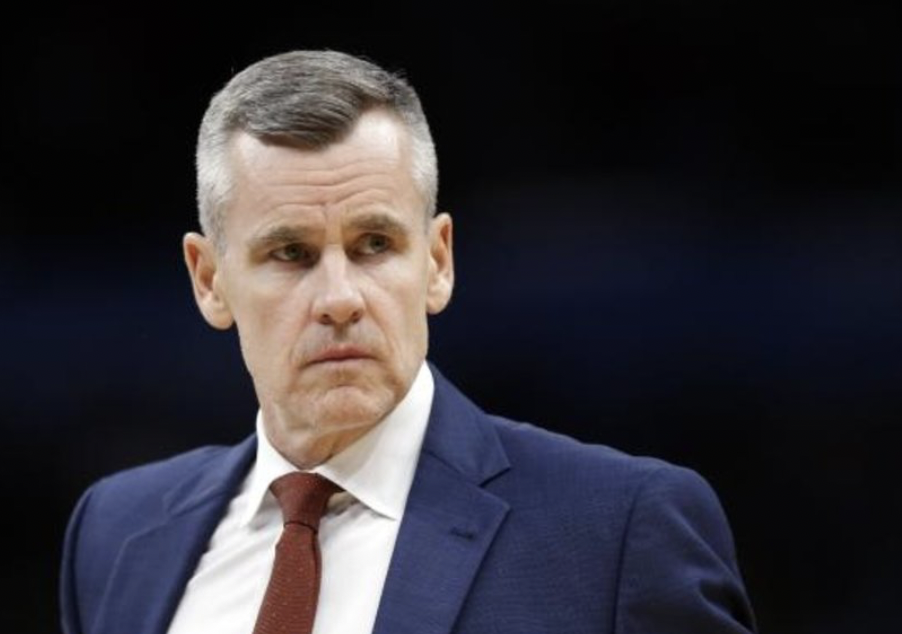 多诺万：输球是全队的责任，很多回合就是看着拉文一个人打