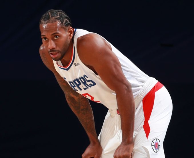 表现平平！伦纳德全场21投9中得到20分10篮板