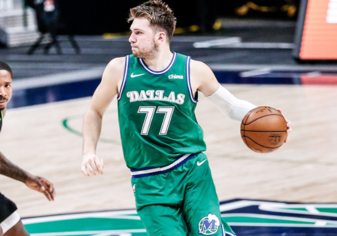 东契奇谈球队关键时刻险遭逆转：无所谓了，我们赢了