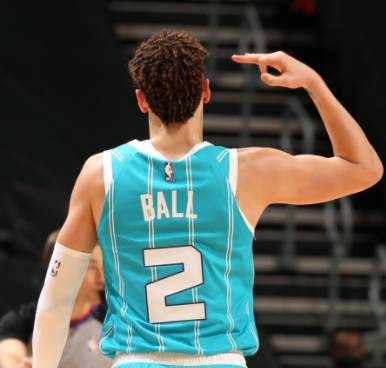 拉梅洛-鲍尔成黄蜂队史近14年首位单场30+的新秀球员