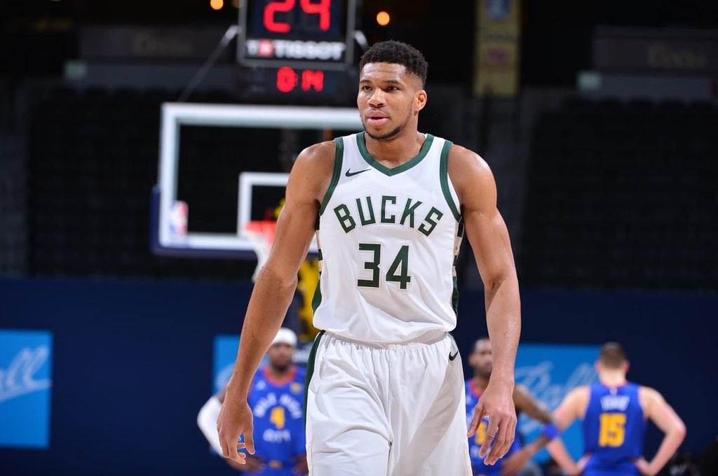 字母哥晒图庆祝比赛胜利：伟大的胜利，让我们继续前进