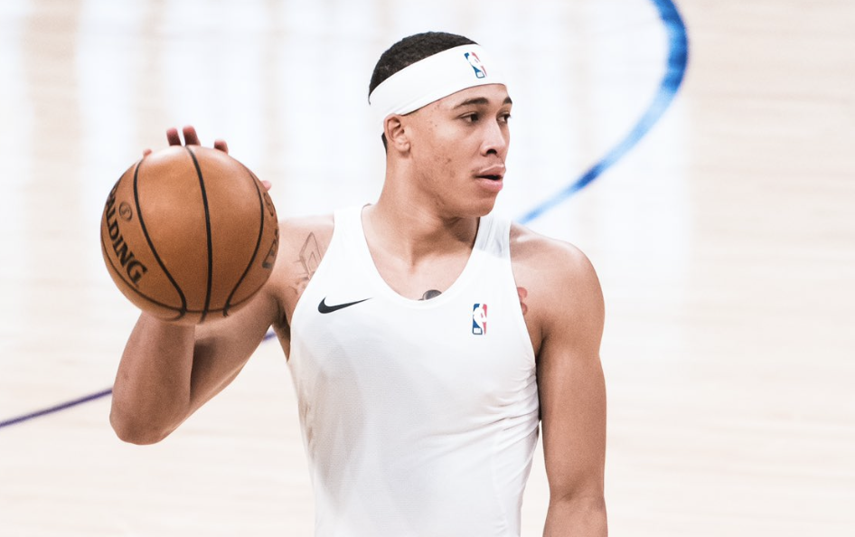 生日夜7分10板2助！汉普顿晒赛场照为自己庆生