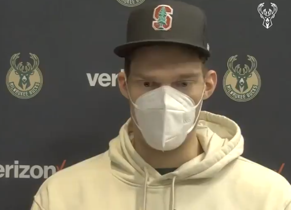 大洛佩斯：约基奇天赋异禀，防守他需要全队的努力