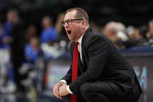 猛龙主帅纳斯因抱怨裁判累计两次技术犯规被驱逐