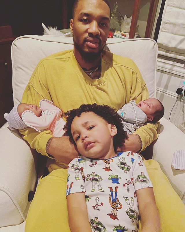 利拉德Ins晒出自己带娃的照片：爸爸的家