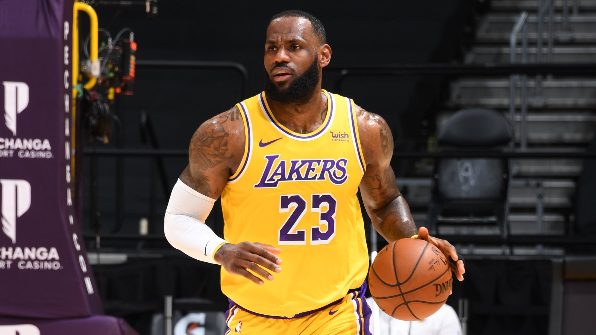 书写历史！詹姆斯开赛连续25场15+5+5，再创历史纪录