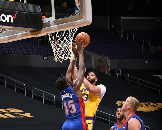 戴维斯：我需要出手空位三分，加时赛进的那记就是果断出手