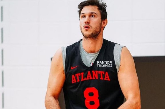 加里纳利Ins晒训练照：在训练馆，一周全新的开始！