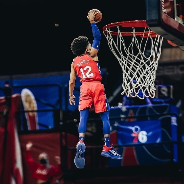 托拜厄斯-哈里斯更新Ins，晒出缩小滤镜下自己的扣篮照
