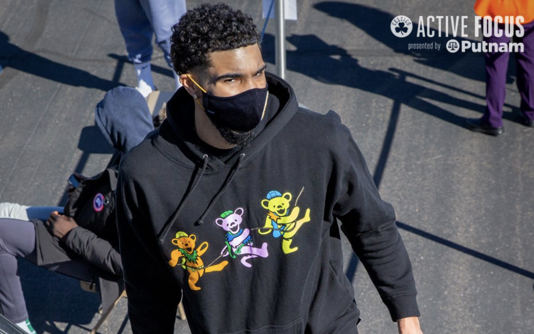 下一站盐湖城！凯尔特人官方晒球员登机照为明日的比赛预热