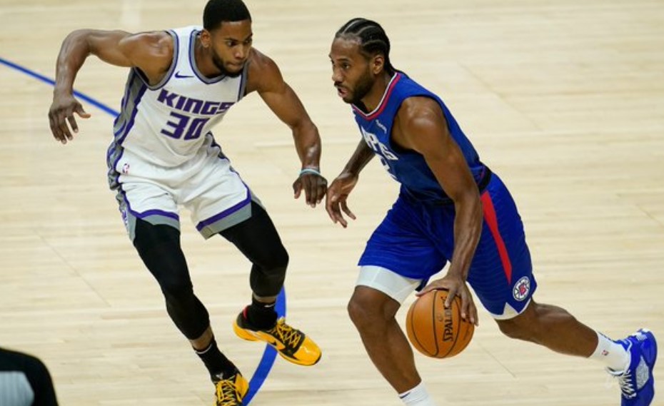 伦纳德谈福克斯砍36分：若我们赢球那无所谓，但我们输了