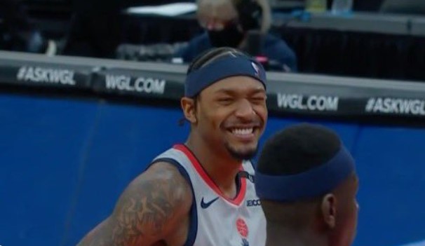 失准！比尔首节6投全失，仅靠罚球得到2分