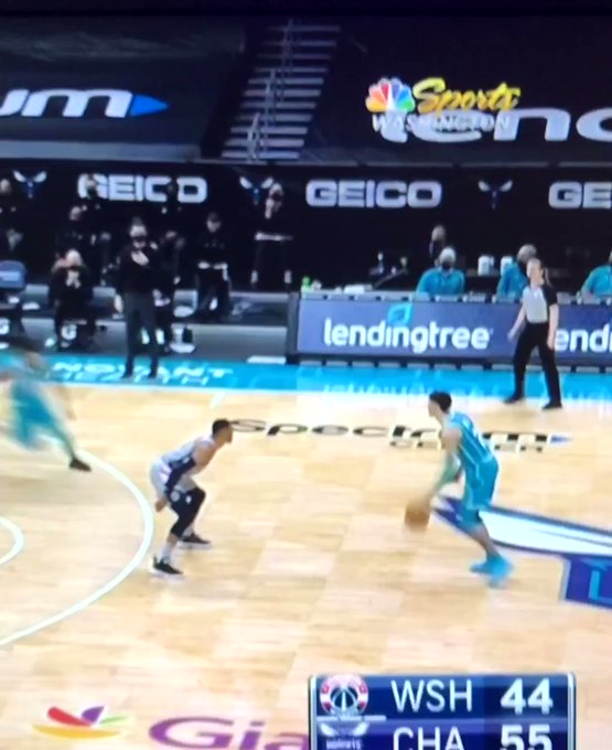 黄蜂打出一波23-6的进攻高潮，目前领先奇才20分