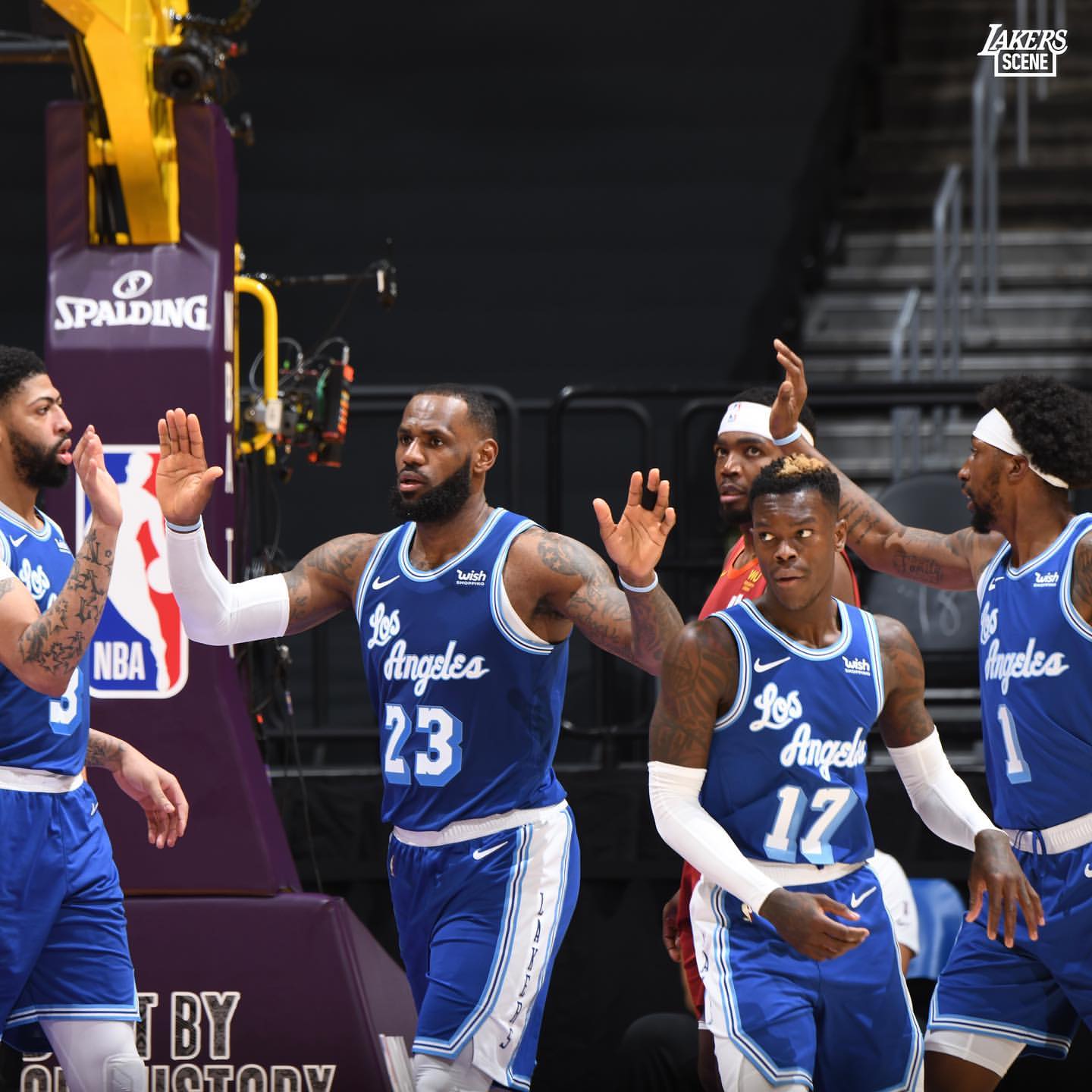 明日战活塞，詹姆斯大概率出战，戴维斯出战成疑