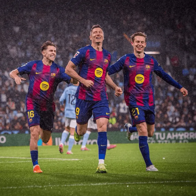 🐈一只猫咪闯入加斯佩里尼的新闻发布会
，打断罗马主帅发言