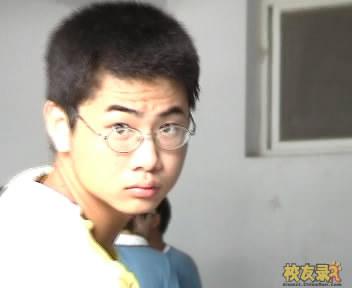 老黄本人-+高三毕业那年,哈哈很正太吧