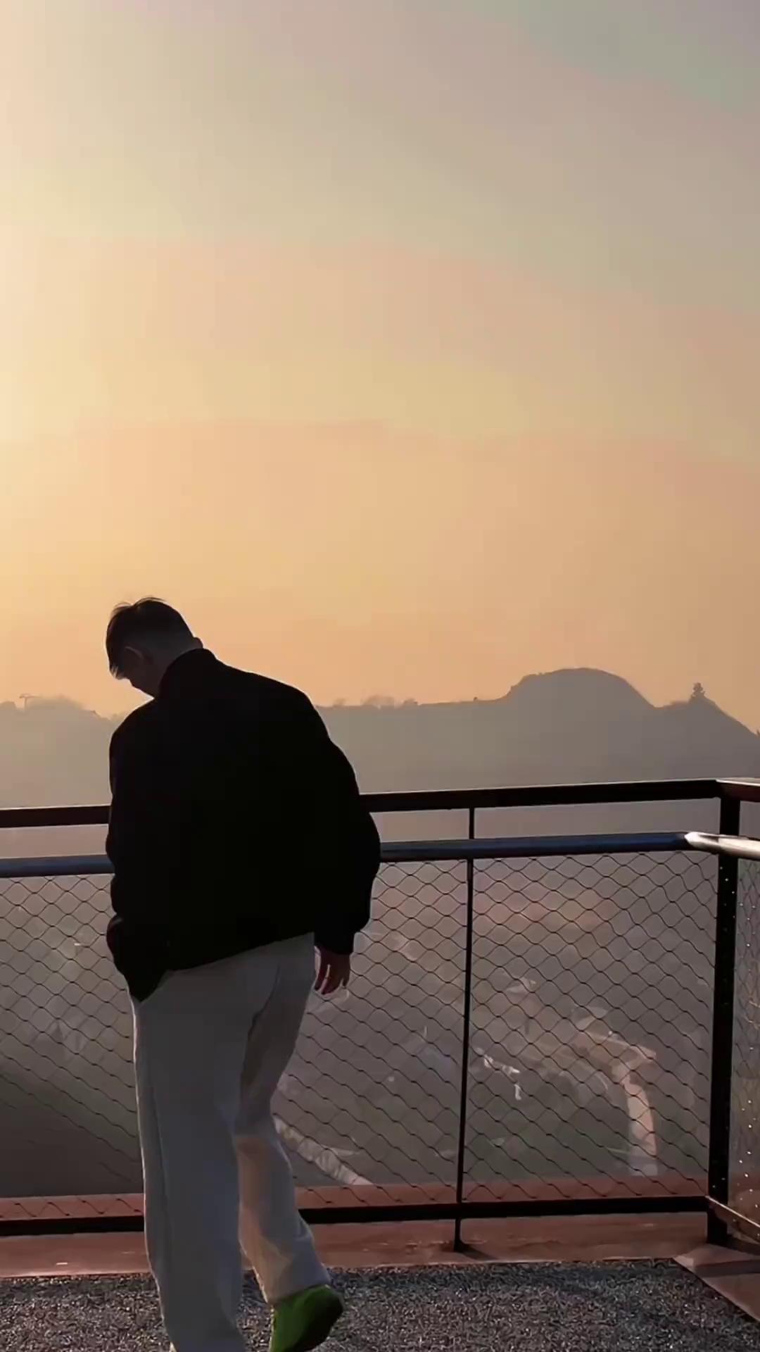 video-poster