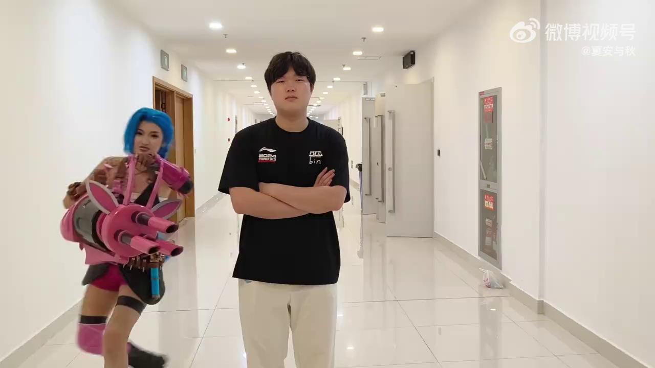 video-poster