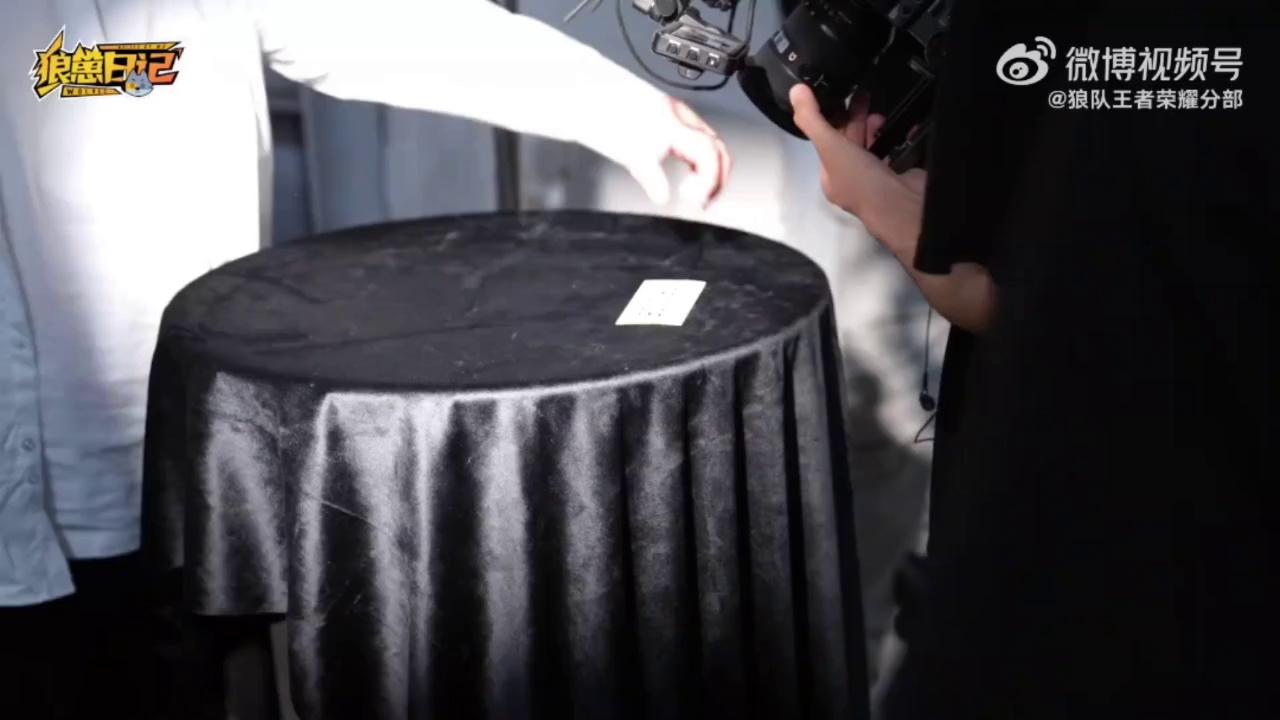 video-poster