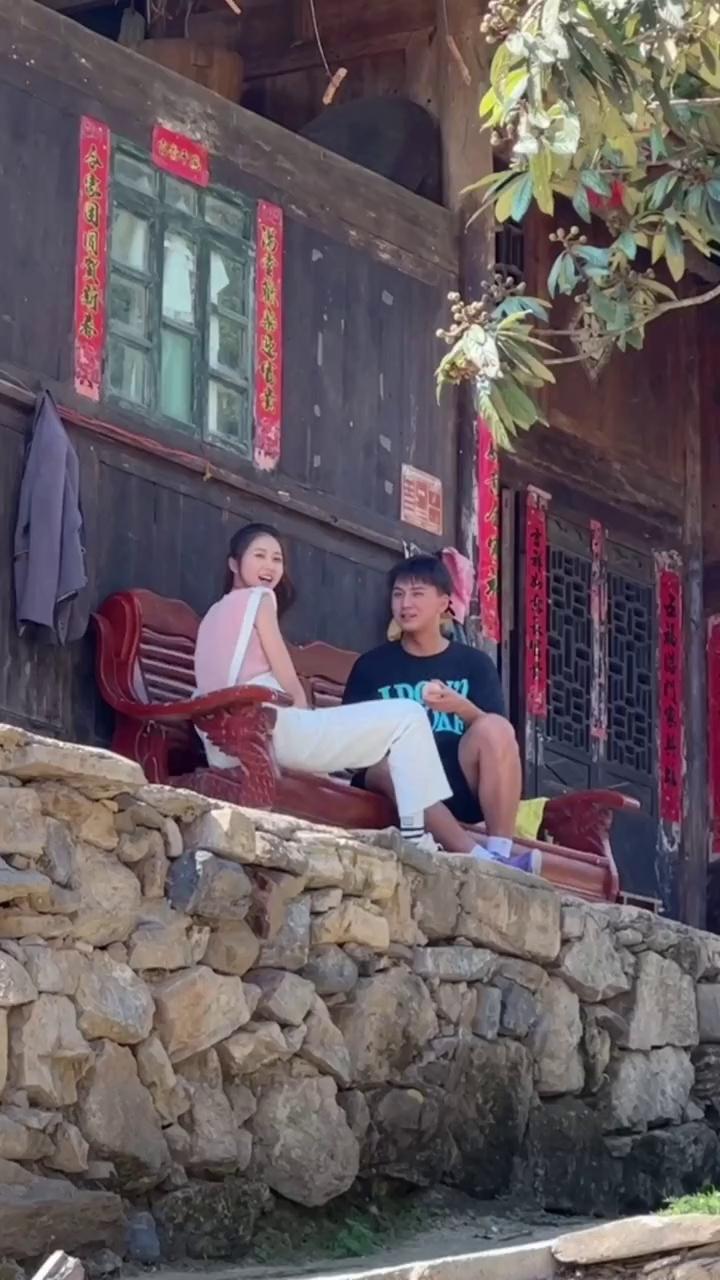 video-poster