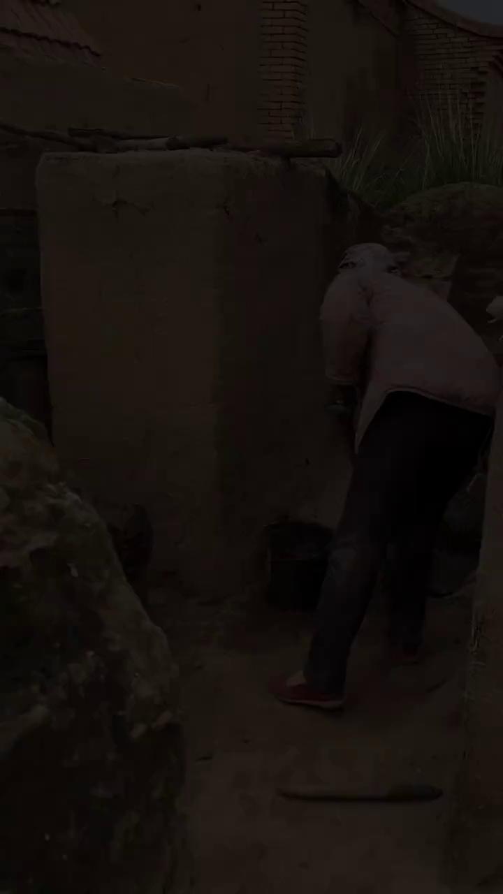 video-poster