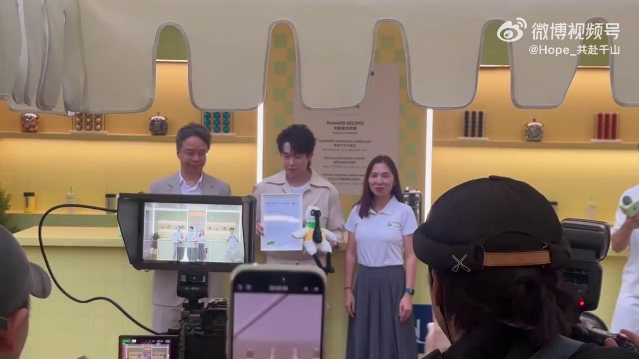 video-poster